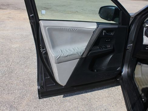 Used 2013 Toyota RAV4 Limited image 29