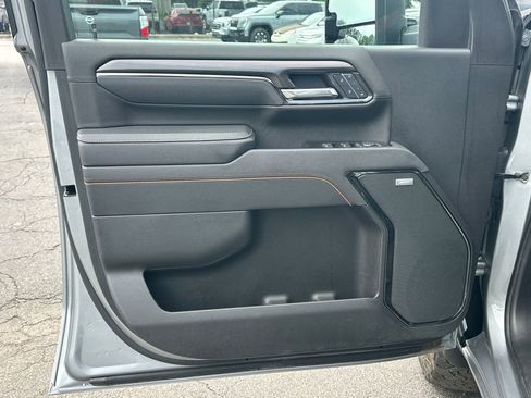 Used 2025 GMC Sierra 2500 AT4 w/ AT4 Premium Plus Package AWD/4WD image 11