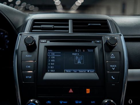 Used 2017 Toyota Camry SE image 34