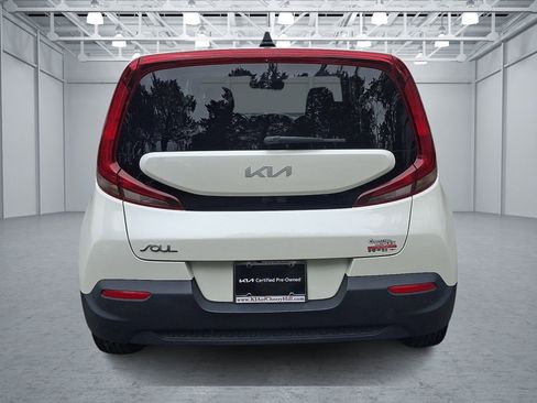 Used 2022 Kia Soul LX FWD image 4