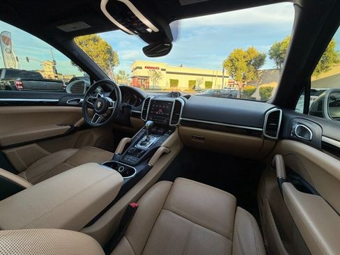 Used 2018 Porsche Cayenne Platinum Edition AWD/4WD image 36