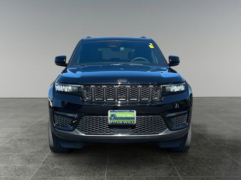 Used 2023 Jeep Grand Cherokee Altitude AWD/4WD image 3