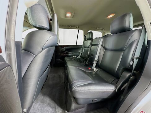 Used 2014 Lexus LX 570 4WD w/ Luxury Package image 26