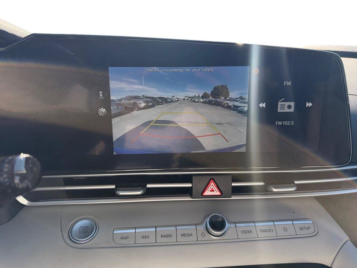 Used 2025 Hyundai Elantra Limited FWD image 19