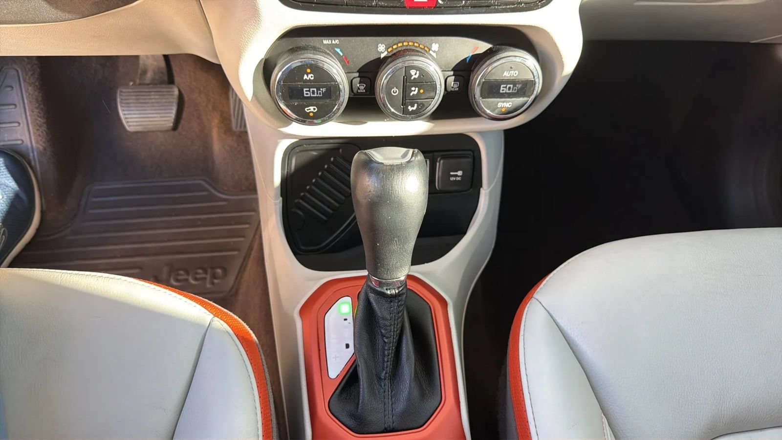 Used 2017 Jeep Renegade Limited FWD image 21