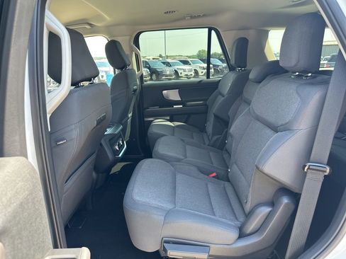 Used 2025 Ford Expedition Active AWD/4WD image 21