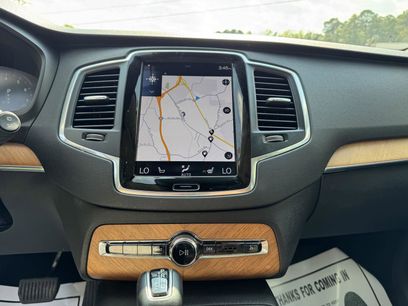 Used 2022 Volvo XC90 T6 Momentum w/ Climate Package