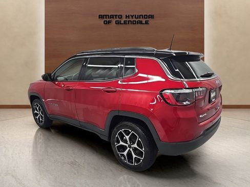 Used 2025 Jeep Compass Limited AWD/4WD image 4