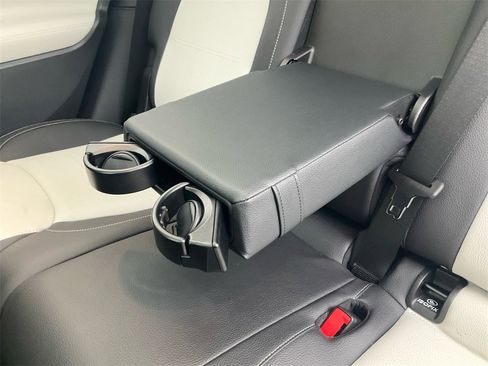 Used 2023 Mercedes-Benz GLB 250 image 30