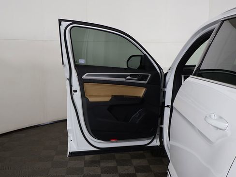 Used 2022 Volkswagen Atlas Cross Sport SEL Premium R-Line image 24