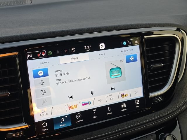 Used 2025 Chrysler Pacifica Limited FWD image 33