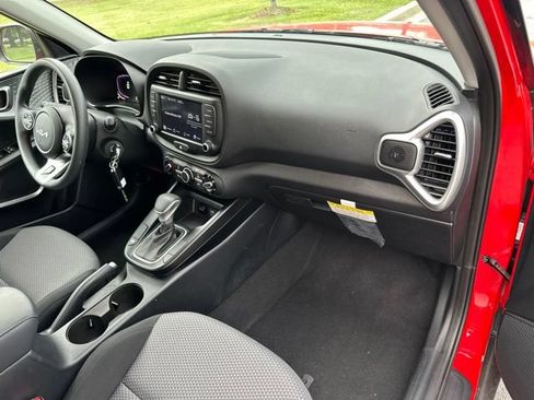 Certified 2025 Kia Soul LX w/ LX Technology Package FWD image 26