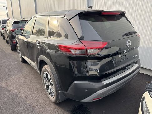 Used 2023 Nissan Rogue SV image 5