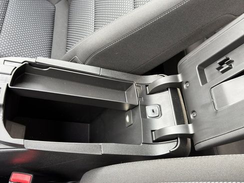 Used 2023 GMC Terrain SLE image 33