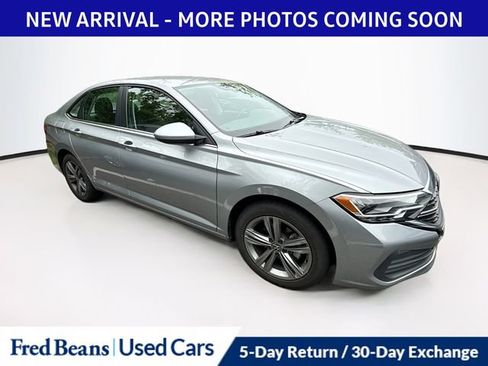 Used 2024 Volkswagen Jetta SE FWD image 7