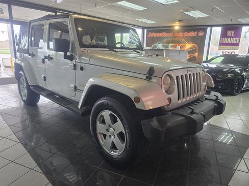 Used 2007 Jeep Wrangler Unlimited Sahara image 3