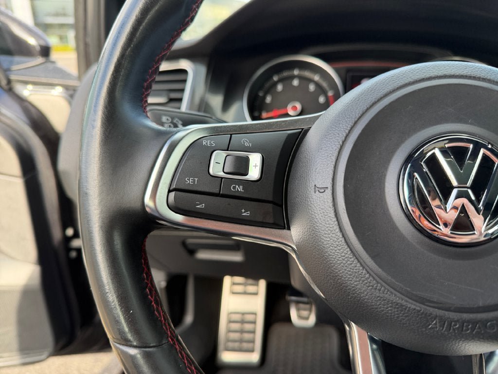 Used 2015 Volkswagen GTI SE FWD image 15