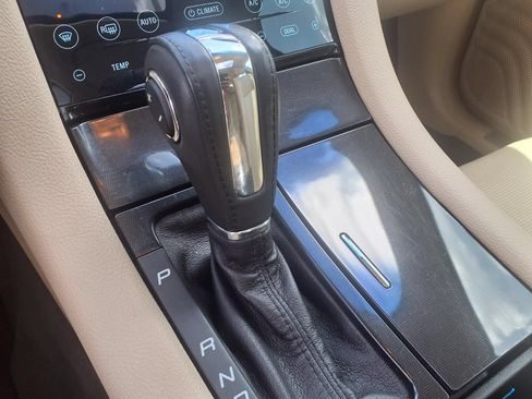 Used 2013 Ford Taurus Limited FWD image 19