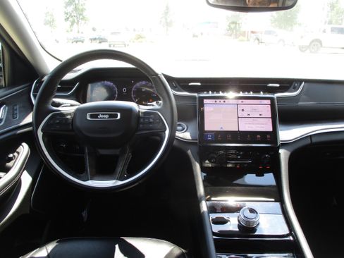 Used 2022 Jeep Grand Cherokee L Limited image 17