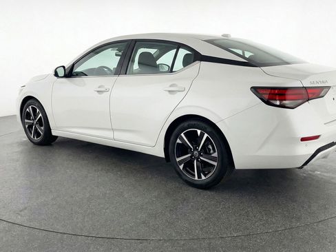 Used 2025 Nissan Sentra SV image 6