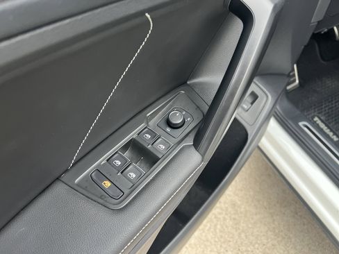 Used 2024 Volkswagen Tiguan SE R-Line w/ MDO Package, Three-Row FWD image 15