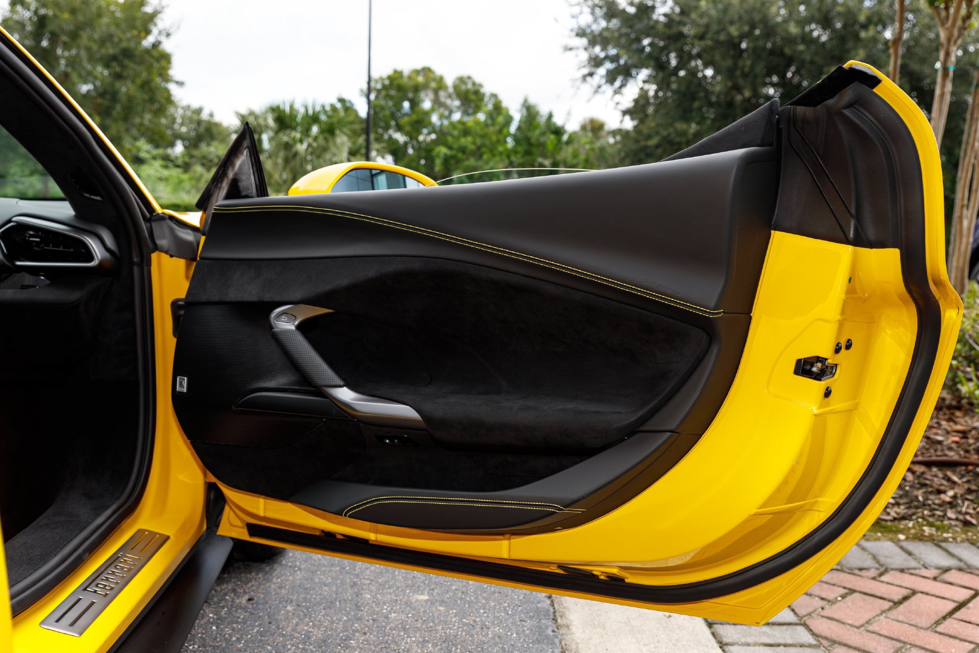 Used 2025 Ferrari 296 GTS RWD image 39