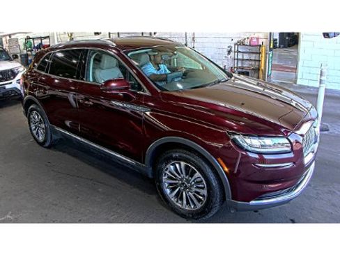 Used 2023 Lincoln Nautilus FWD w/ Premium Package image 3