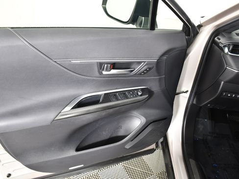 Used 2021 Toyota Venza Limited AWD/4WD image 36