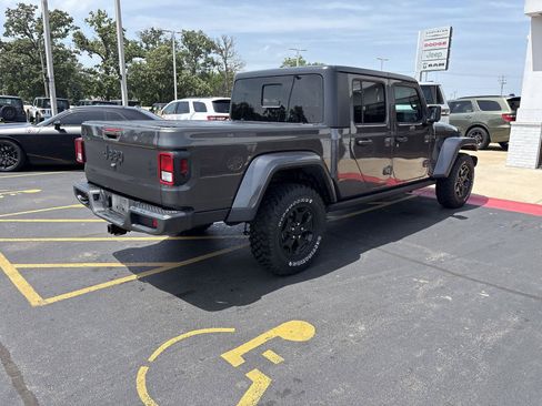 Used 2021 Jeep Gladiator Sport AWD/4WD image 5