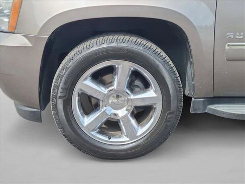 Used 2011 Chevrolet Suburban LTZ RWD image 26