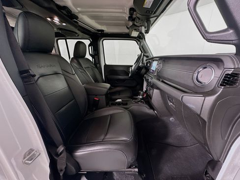 Used 2022 Jeep Wrangler Unlimited Sahara AWD/4WD image 30