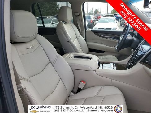 Used 2020 Cadillac Escalade Luxury AWD/4WD image 30