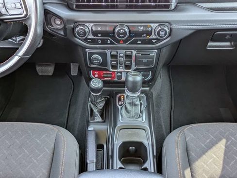 Used 2024 Jeep Gladiator Mojave AWD/4WD image 19