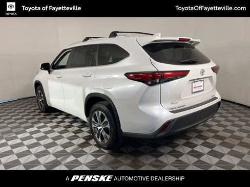 Used 2023 Toyota Highlander XLE image 17
