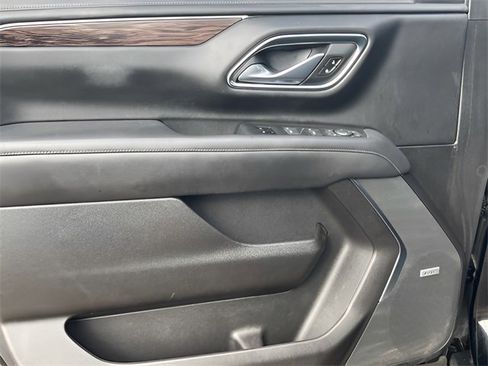 Used 2021 Chevrolet Suburban LT w/ LT Signature Plus Package image 15