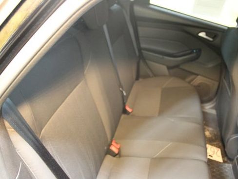 Used 2016 Ford Focus SE FWD image 9