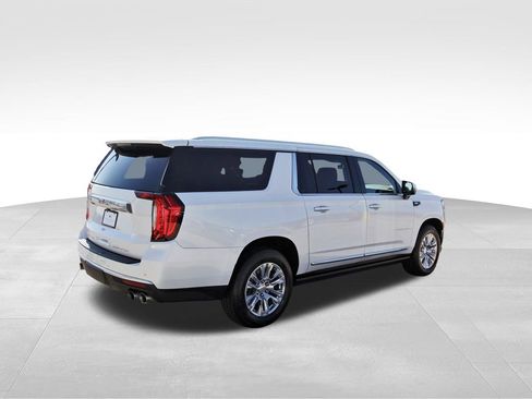 Used 2023 GMC Yukon XL Denali image 4