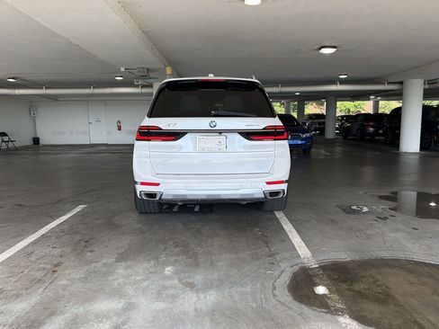 Used 2024 BMW X7 xDrive40i w/ Premium Package AWD/4WD image 9