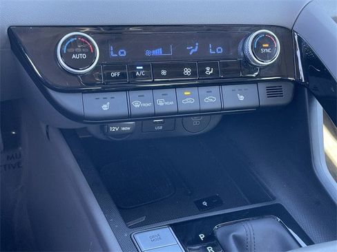 Used 2025 Hyundai Elantra SEL image 18