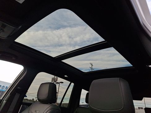 Used 2025 Cadillac XT6 Sport w/ Technology Package image 15