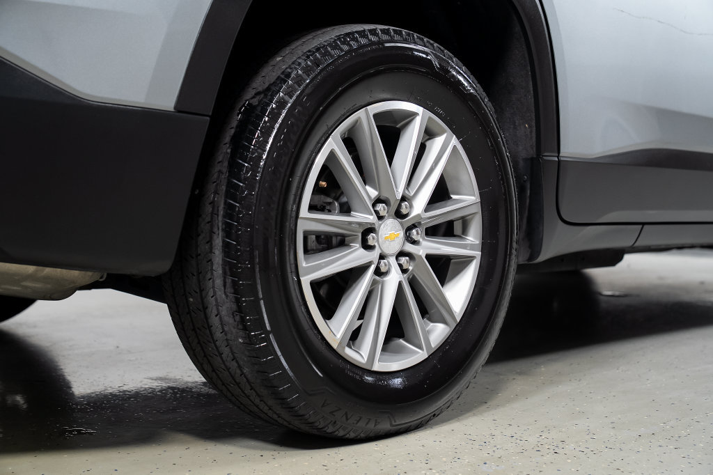 Used 2023 Chevrolet Traverse LT FWD image 8
