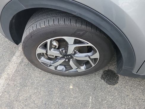 Used 2022 Kia Sportage LX image 3