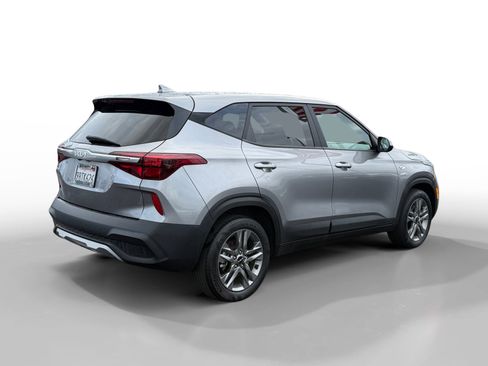 Certified 2022 Kia Seltos LX image 5