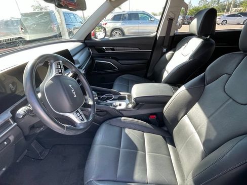 Certified 2024 Kia Telluride EX w/ EX Captain's Chair Package FWD image 4