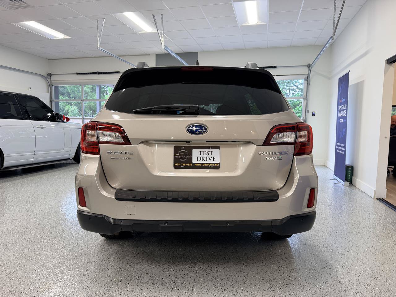 Used 2017 Subaru Outback 2.5i Limited AWD/4WD image 5