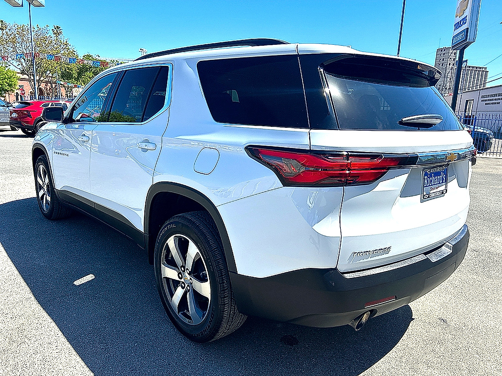 Used 2023 Chevrolet Traverse LT w/ LT Premium Package FWD image 6