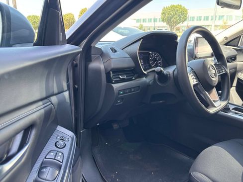 Used 2025 Nissan Sentra SV FWD image 27