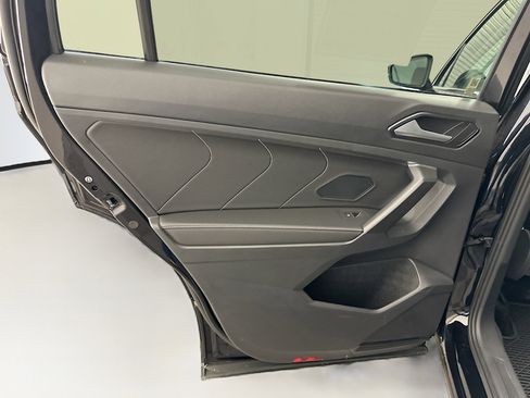 Used 2022 Volkswagen Tiguan SE image 28