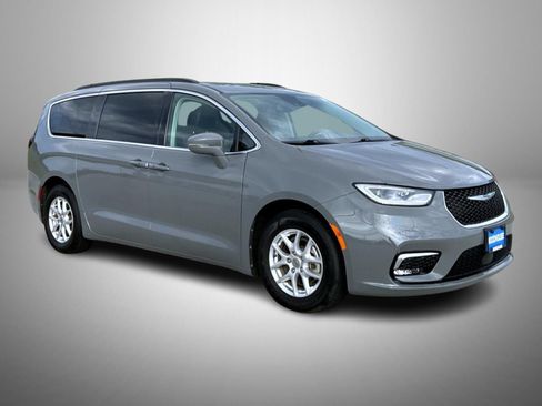 Used 2022 Chrysler Pacifica Touring-L FWD image 3
