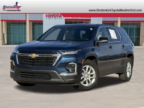 Used 2023 Chevrolet Traverse LS image 1